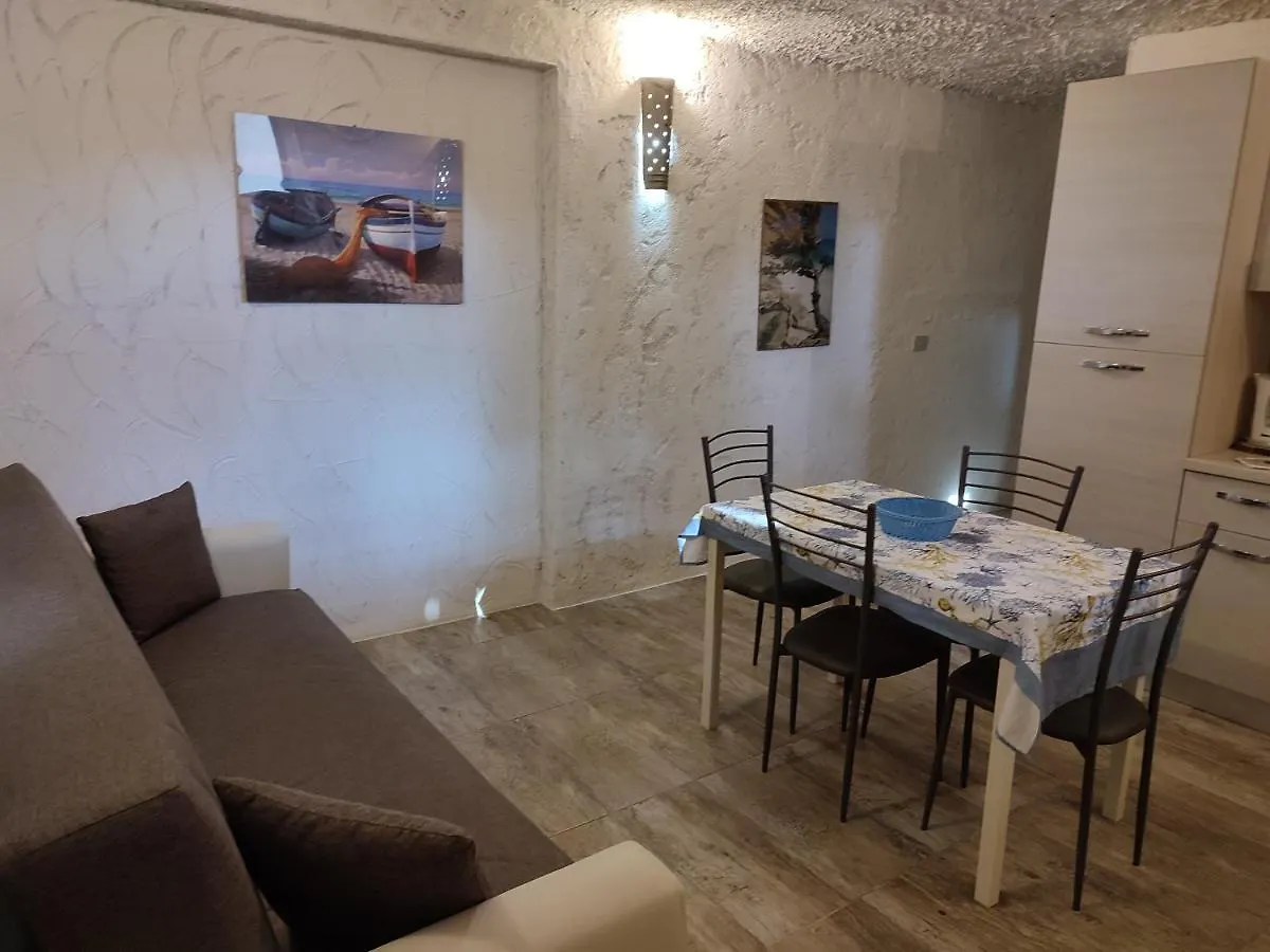 Alghero Guest House - Appartamenti In Villetta Di Campagna, Piscina Fuori Terra A 4 Minuti Di Auto Dalla Citta