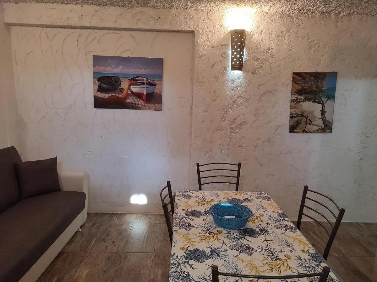 Alghero Guest House - Appartamenti In Villetta Di Campagna, Piscina Fuori Terra A 4 Minuti Di Auto Dalla Citta 0*,  Itália